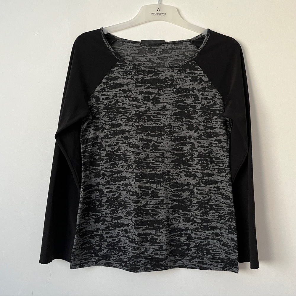 Women’s Size Small Long Sleeve Shirt